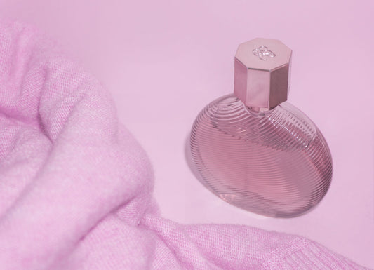 Der ultimative Leitfaden zu Parfum Layering: So tragen Sie mehrere Parfums auf